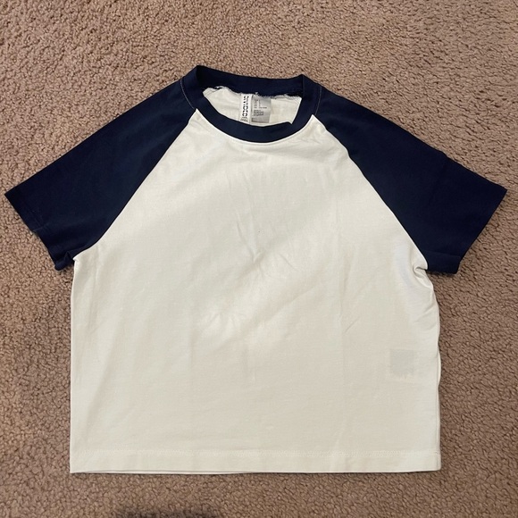 H&M DIVIDED (Junior) Basic CrewNeck Crop Top Tee - Picture 1 of 9